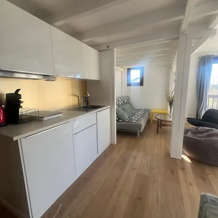Lovely Perfect For Couples Close To Apartmán