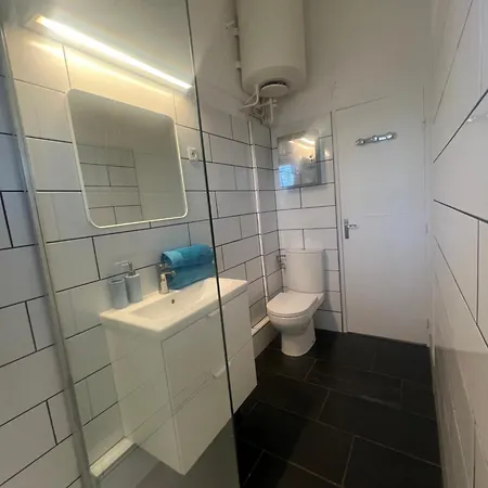 Lovely Perfect For Couples Close To Apartmán