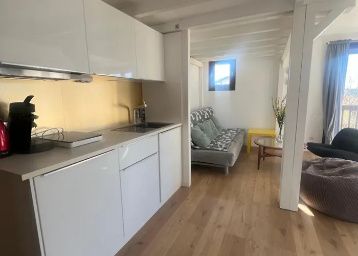 Lovely Perfect For Couples Close To Appartement