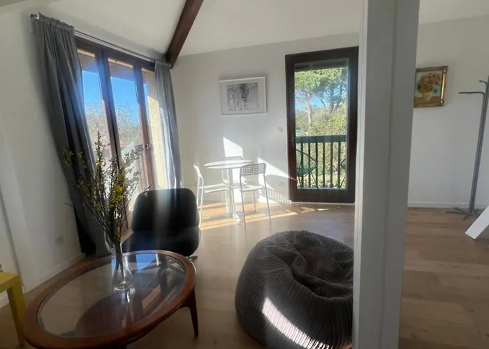 Appartement Lovely Perfect For Couples Close To