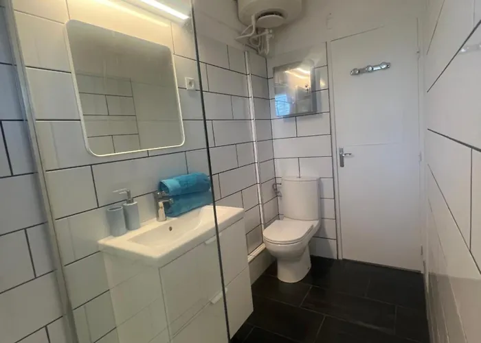 Lovely Perfect For Couples Close To Appartement