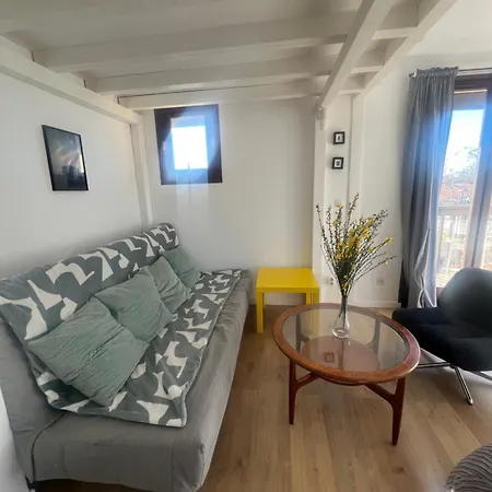 Lovely Perfect For Couples Close To Мольез-е-Маа