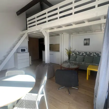 Apartament Lovely Perfect For Couples Close To