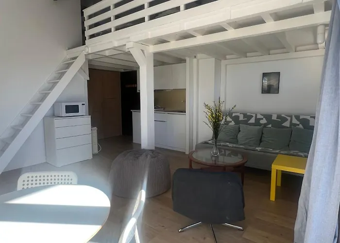 Apartment Lovely Perfect For Couples Close To